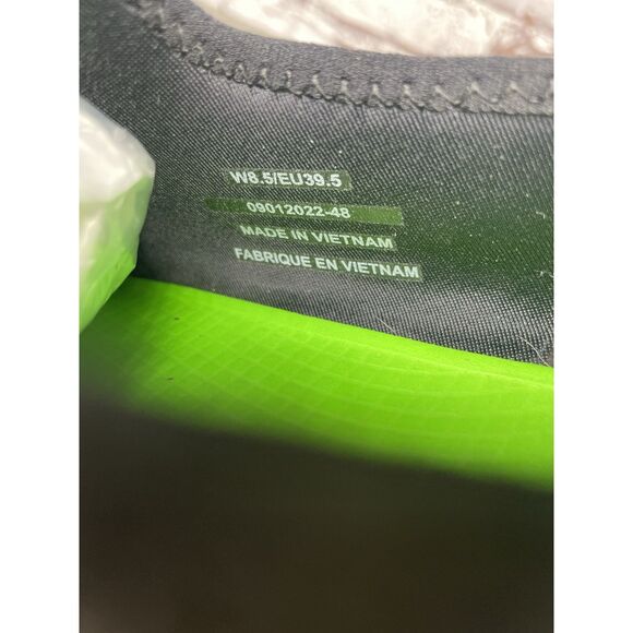 OOFOS OOmg eeZee Black White Slip On Recovery Shoes Canvas Women Sz 8.5M US/39.5 - Picture 11 of 16